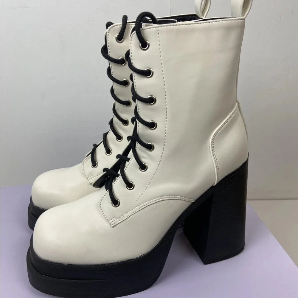 Madden Girl Stylish White Lace-Up Women's Boots- size 7.5 - Picture 5 of 6